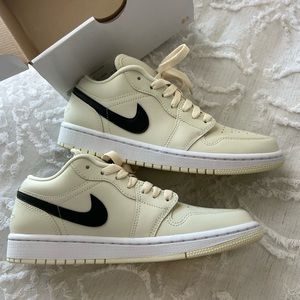 Women’s Air Jordan 1 Low sz 8
